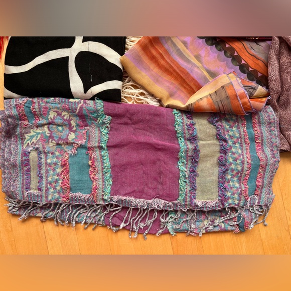 1️⃣2️⃣Lot of 12 Random Scarves-Varying Colors/Sizes/Brands/ Materials/Conditions - Picture 11 of 17